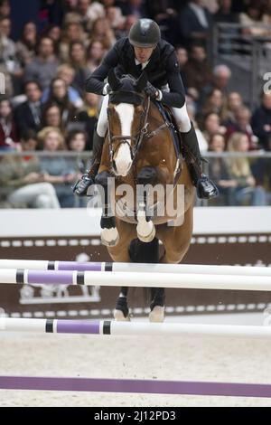 Kevin STAUT (FRA) à cheval CHEPETTA pendant le Grand Prix Hermes au Saut-Hermes 2022, événement équestre FEI le 20 mars 2022 au Grand-palais éphémère à Paris, France - photo Christophe Bricot / DPPI Banque D'Images