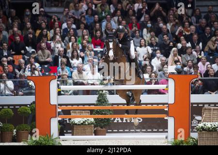 Kevin STAUT (FRA) à cheval CHEPETTA pendant le Grand Prix Hermes au Saut-Hermes 2022, événement équestre FEI le 20 mars 2022 au Grand-palais éphémère à Paris, France - photo Christophe Bricot / DPPI Banque D'Images