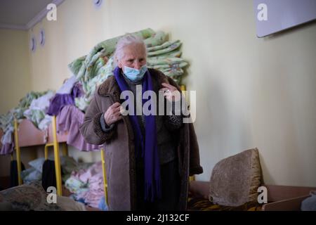 59 personnes aînée qui ont évacué des villes autour de Kiev (Kiev) comme Irpin, Hostomel, Borodyanka… Habitez-vous et vivez dans une maternelle dans le quartier de Podel, au nord de la ville, le 10 mars 2022. Photo de Raphael Lafargue/ABACAPRESS.COM Banque D'Images