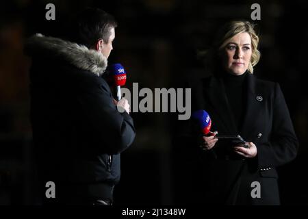 GARY NEVILLE, KELLY CATES, WOLVERHAMPTON WANDERERS FC V LEEDS UNITED FC, 2022 Banque D'Images