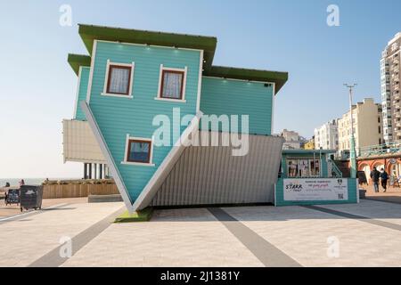 La maison à l'envers à Brighton. Banque D'Images