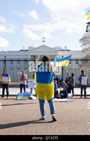 Des manifestants ukrainiens devant la Maison Blanche Banque D'Images