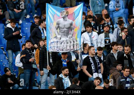 Rome, Italie. 20th mars 2022. Supporter du Latium montrer une bannière avec l'ancien joueur de SS Lazio Paolo Di Canio pendant la série Un match entre AS Roma et SS Lazio au Stadio Olimpico, Rome, Italie le 20 mars 2022. Credit: Giuseppe Maffia/Alay Live News Banque D'Images