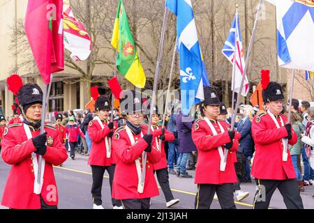 Toronto (Ontario), Canada - le 20 mars 2022 : le défilé de St. Patrick revient après deux ans de suspension en raison de la pandémie Covid-19. Banque D'Images