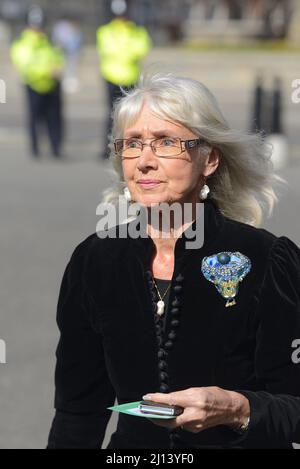 Jan Leeming - présentateur de télévision et lecteur de nouvelles - participant au service commémoratif de Dame Vera Lynn à l'abbaye de Westminster, le 21st mars 2022 Banque D'Images