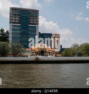 Bâtiment administratif, hôpital Siriraj Wang Lang, Siri Rat, Bangkok Noi, Bangkok sur la rive ouest de la rivière Chao Phraya en Thaïlande Banque D'Images