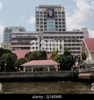 Bâtiment administratif, hôpital Siriraj Wang Lang, Siri Rat, Bangkok Noi, Bangkok sur la rive ouest de la rivière Chao Phraya en Thaïlande Banque D'Images