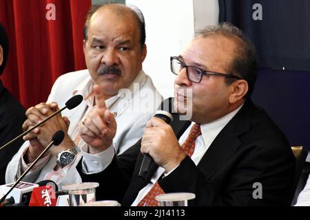 Les membres du coordinateur Global Kashmiri Pandit Diaspora Dr.Suremer Kaul Houston, Texas, U.S.A et D. K. Bakshi Thaïlande à la conférence de presse ont également été organisés pour partager les attentes de la communauté Kashmiri Pandit du gouvernement de l'Inde et du gouvernement du territoire de l'Union Jammu-et-Cachemire. Dans ce contexte, nous partagerons également le «document de la vision du retour et de la réhabilitation» qui a été minutieusement préparé sur une période de deux ans par plusieurs membres éminents de la communauté, à New Delhi, en Inde, le lundi 21 mars 2022. (Photo de Ravi Batra/Sipa USA) Banque D'Images