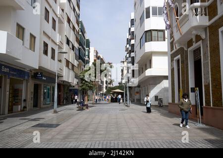 calle real ou calle leon y castillo rue commerçante principale train dimanche après-midi fermeture arrecife lanzarote îles canaries espagne Banque D'Images