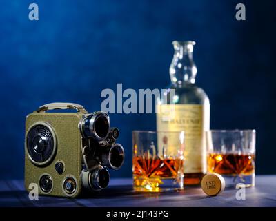 CINE CAMERA – EUMIG C3R DOUBLE 8 MM BALVENIE MALT WHISKEY Banque D'Images