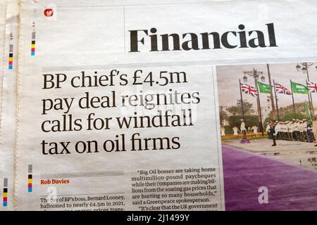 « L'accord de rémunération de 4,5m GBP du directeur de BP rétorque les appels à une taxe exceptionnelle sur les sociétés pétrolières », le journal Guardian Financial, qui tira les gros titres le 19 mars 2022 à Londres, au Royaume-Uni Banque D'Images