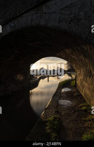 Photo du canal sous le pont Banque D'Images