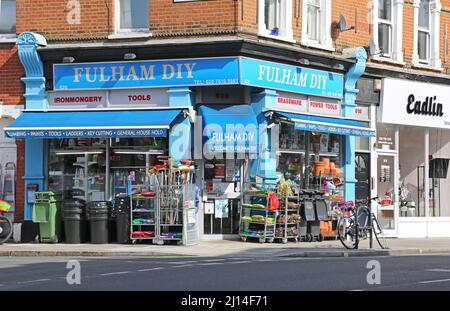 Magasins sur Fulham Road, Londres, Royaume-Uni. Un quartier à la mode de l'Ouest de Londres. Banque D'Images