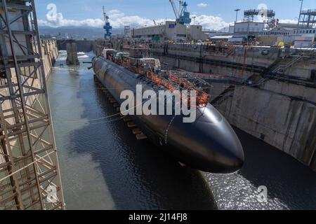 Honolulu, États-Unis. 27 juillet 2021. Le sous-marin USS Topeka de la Marine américaine de Los Angeles, en cale sèche, pendant le service de routine au chantier naval de Pearl Harbor et à l'installation de maintenance intermédiaire, le 27 juillet 2021 à Honolulu, Hawaï. Crédit : Amanda Urena/États-Unis Navy/Alamy Live News Banque D'Images