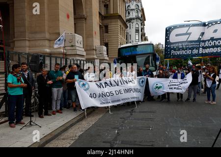 Buenos Aires, Argentine, 22nd mars 2022. Les anciens combattants de la guerre des Malvinas manifestent devant la Cour suprême de justice de la Nation. Credit: Esteban Osorio/Alay Live News Banque D'Images