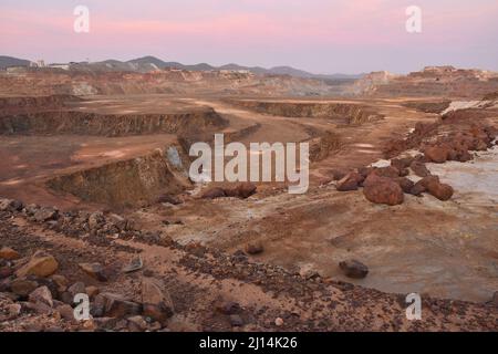 Cerro Colorado, mine à ciel ouvert de cuivre et autres minerais située près de Minas de Riotinto, province de Huelva, sud de l'Espagne. Banque D'Images