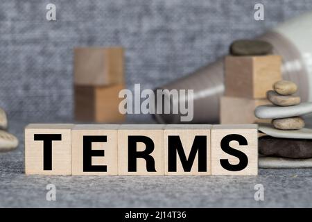 Termes mot écrit sur bloc de bois. Termes du texte sur table, concept. Banque D'Images
