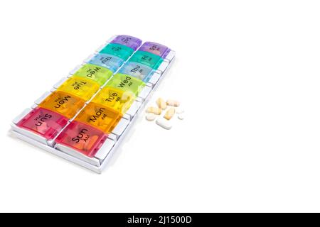 7 Day Pill Box distributeur, week and a Day Pill Box Organizer, pour les patients atteints de cancer - fond blanc pur Banque D'Images