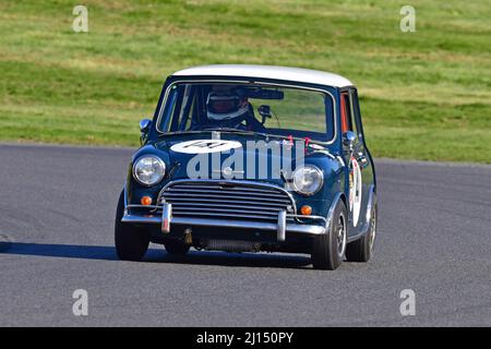 Richard Longdon, Rory Longdon, Austin Mini Cooper S, Equipe libre, une course de 40 minutes avec un ou deux pilotes pour les voitures de course pré-1966, sous l'annexe K de la FIA Banque D'Images