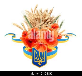 Composition avec emblème de l'Ukraine, fleurs de pavot et épillets de blé isolés sur blanc Banque D'Images