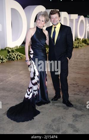 Lorraine Ashbourne et son partenaire Andy Serkis arrivent pour le premier mondial de la série deux du drame de l'époque Netflix Bridgerton, à Tate Modern, Londres. Date de la photo: Mardi 22 mars 2022. Banque D'Images