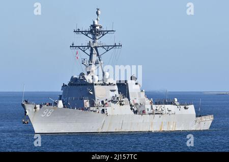 L'USS FORREST SHERMAN (DDG 98) arrive à la base navale de Kiel pour les provisions de soute et de chargement Banque D'Images