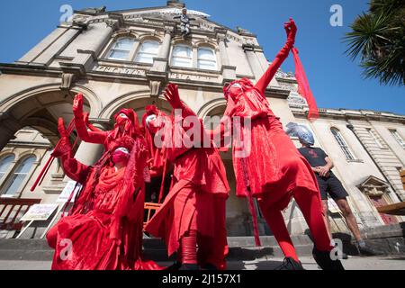 Weston-super-Mare, North Somerset, Royaume-Uni. 20th juillet 2021. Photo : les manifestants Red Rebel. Certains écologistes sont les plus considérés Banque D'Images