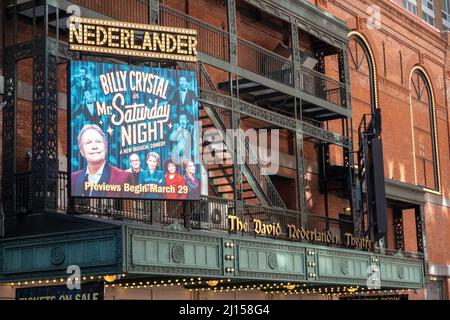 David T. Nederlander Theatre avec le 'Billy Crystal in MR. Saturday Night' Marquee, NYC, USA 2022 Banque D'Images