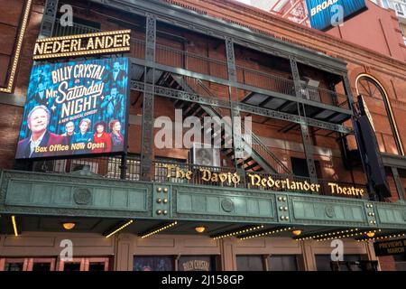 David T. Nederlander Theatre avec le 'Billy Crystal in MR. Saturday Night' Marquee, NYC, USA 2022 Banque D'Images