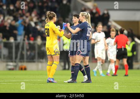 Firo: Fuvuball: Football: 03/22/2022 Ligue des champions des femmes, saison 2021/2022 quart de finale première jambe, FC Bayern Mvºnchen - Paris Saint-Germain, Barbora Votikova, Elisa de Almeida, Amanda Ilestedt, Paris Saint-Germain, PSG, Paris, figurine entière, geste, jubilation, Banque D'Images