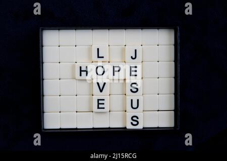 Amour, espérance, Jésus : mots composés de combinaisons de lettres Banque D'Images