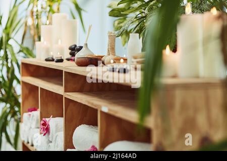 Le cadre idéal pour la sérénité. Photo de l'intérieur d'un spa de beauté. Banque D'Images