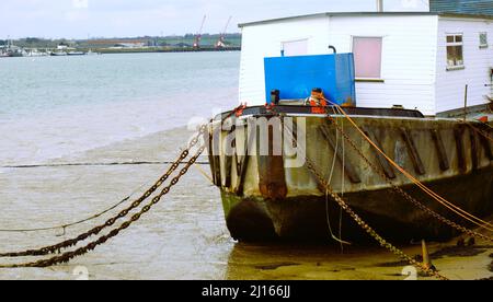 Gros plan d'une péniche amarrée à Burnham-on-Crouch, Essex, Grande-Bretagne. Banque D'Images