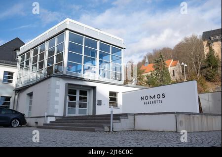 25 février 2022, Saxe, Glashütte: Le bâtiment administratif de la fabrique de montres Nomos. Avec la protection des marques pour les montres de Glashütte, une nouvelle ère est à l'aube pour le total de dix manufactures. Photo: Sebastian Kahnert/dpa-Zentralbild/dpa Banque D'Images