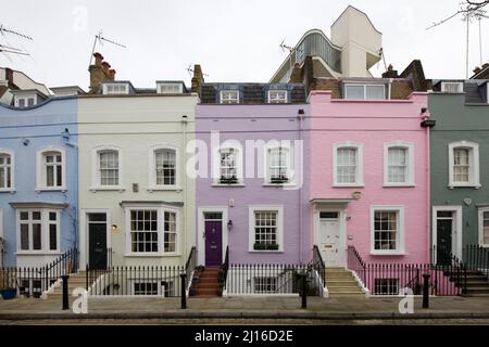 Pastelfarbene Reihenhäuser, in den Romanen von John le carré lebt der Chef des Geheimdienstes MI6, George Smiley dans la rue der Bywater N° 9 Banque D'Images