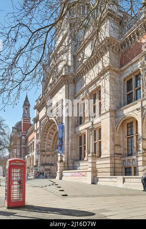 Façade du musée Victoria and Albert, Londres, Angleterre. Banque D'Images