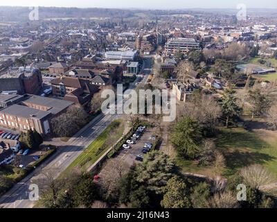 Vue aérienne de Horsham. Horsham est une ville marchande historique de West Sussex qui offre beaucoup aux visiteurs et aux habitants. Banque D'Images