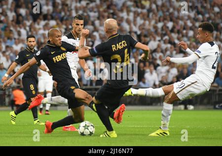 MANCHESTER, ANGLETERRE - 14 SEPTEMBRE 2016 : DELE Alli (R) de Tottenham photographié en action lors du match du groupe E de la Ligue des champions de l'UEFA entre Tottenham Hotspur et MONACO au stade Wembley. Copyright: Cosmin Iftode/Picstaff Banque D'Images