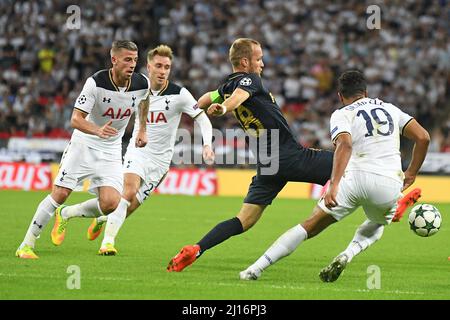 MANCHESTER, ANGLETERRE - 14 SEPTEMBRE 2016 : Toby Alderweireld (L) de Tottenham et Valere Germain (R) de Monaco photographiés en action pendant le match de l'UEFA Champions League Group E entre Tottenham Hotspur et AS Monaco au stade Wembley. Copyright: Cosmin Iftode/Picstaff Banque D'Images