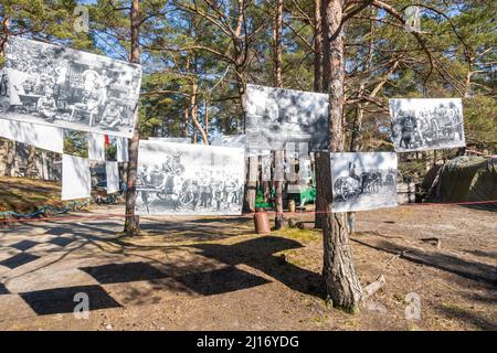 Hel, Pologne - 20 mars 2022 : musée militaire en plein air. Le Musée de la Défense côtière à Hel Banque D'Images