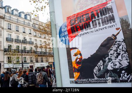 Paris, France, lycéens français diabotrant dans la rue Banque D'Images