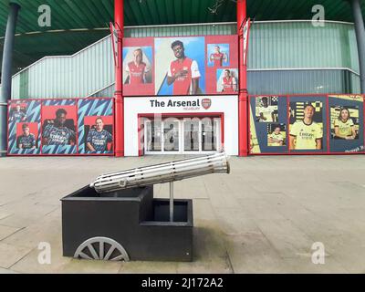 Londres, Royaume-Uni. 22nd mars 2022. La boutique Arsenal Highbury devant le présentoir de la Ligue des champions de l'UEFA Womens entre Arsenal et Wolfsburg à Londres, en Angleterre. Daniela Porcelli /SPP crédit: SPP Sport presse photo. /Alamy Live News Banque D'Images