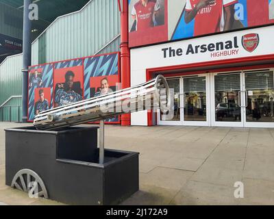 Londres, Royaume-Uni. 22nd mars 2022. La boutique Arsenal Highbury devant le présentoir de la Ligue des champions de l'UEFA Womens entre Arsenal et Wolfsburg à Londres, en Angleterre. Daniela Porcelli /SPP crédit: SPP Sport presse photo. /Alamy Live News Banque D'Images