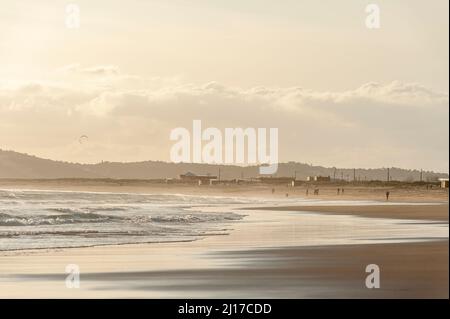 Plage et paysages côtiers à Praia dos Tres Irmaos, Alvor, Algarve, Portugal, Europe Banque D'Images