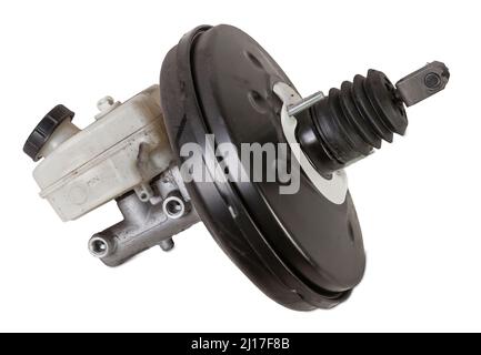 Servofrein à dépression en métal noir pour la réparation et le remplacement d'une voiture dans un atelier sur fond blanc isolé. Catalogue de pièces de rechange pour voitures. Banque D'Images