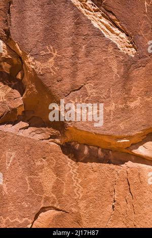 Le Moab Man Panel est un grand panneau d'art rupestre amérindien de Fremont Culture dans Mill Creek Canyon près de Moab, Utah. Ces pétroglyphes sont de 800 à 100 Banque D'Images