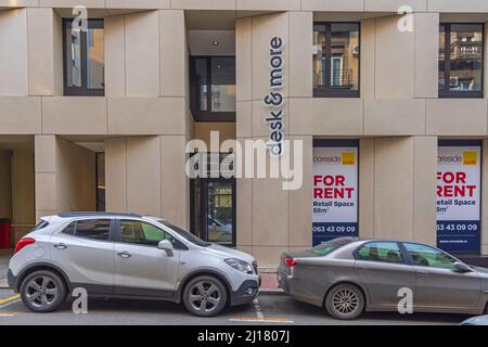 Belgrade, Serbie - 04 mars 2022: Bureau et plus d'espace de vente au détail à louer dans le centre-ville. Banque D'Images