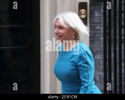 Londres, Royaume-Uni. 23rd mars 2022. La secrétaire à la culture Nadine Dorries quitte Downing Street no 10 après la réunion hebdomadaire du Cabinet avant le budget. Credit: Uwe Deffner/Alay Live News Banque D'Images