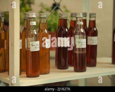 Produits faits maison sur un marché local Banque D'Images