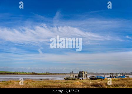 Vieux mouillage et jetée le long de l'estuaire de la rivière Wyre à Skippool dans le Lancashire Banque D'Images
